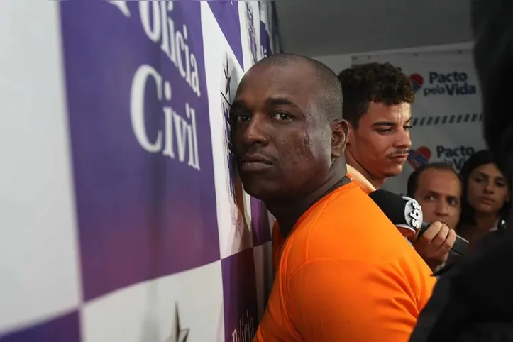 Edgar ao ser apresentado na sede do DHPP
