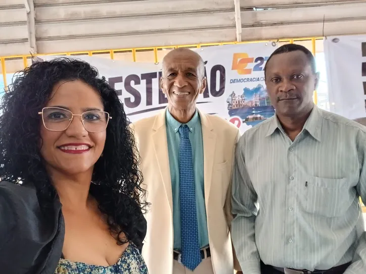 José Estevão ao lado da candidat a vice, Neuzimar Camacam, e aliado