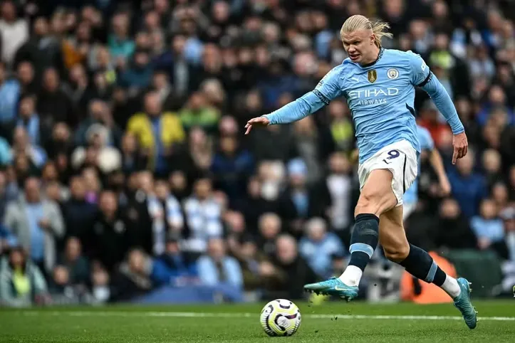 Haaland em campo pelo Manchester City