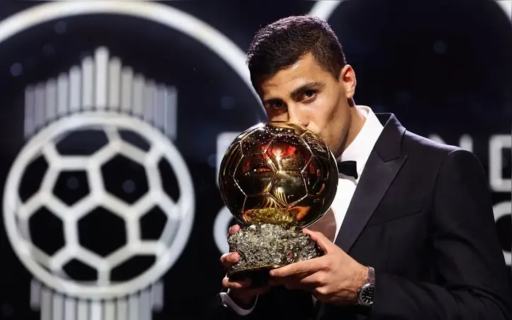 Rodri vencendo a Bola de Ouro
