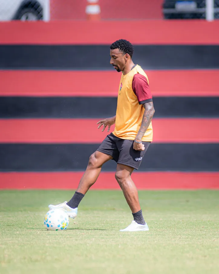 Mateus Silva em treino no CT Manoel Pontes Tanajura