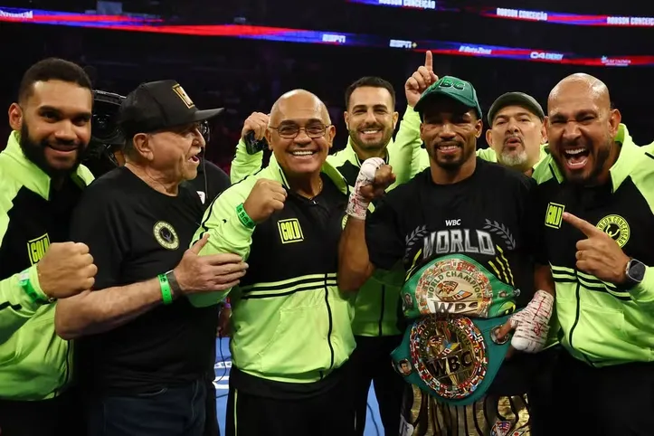 Robson Conceição vencendo o cinturão do WBC