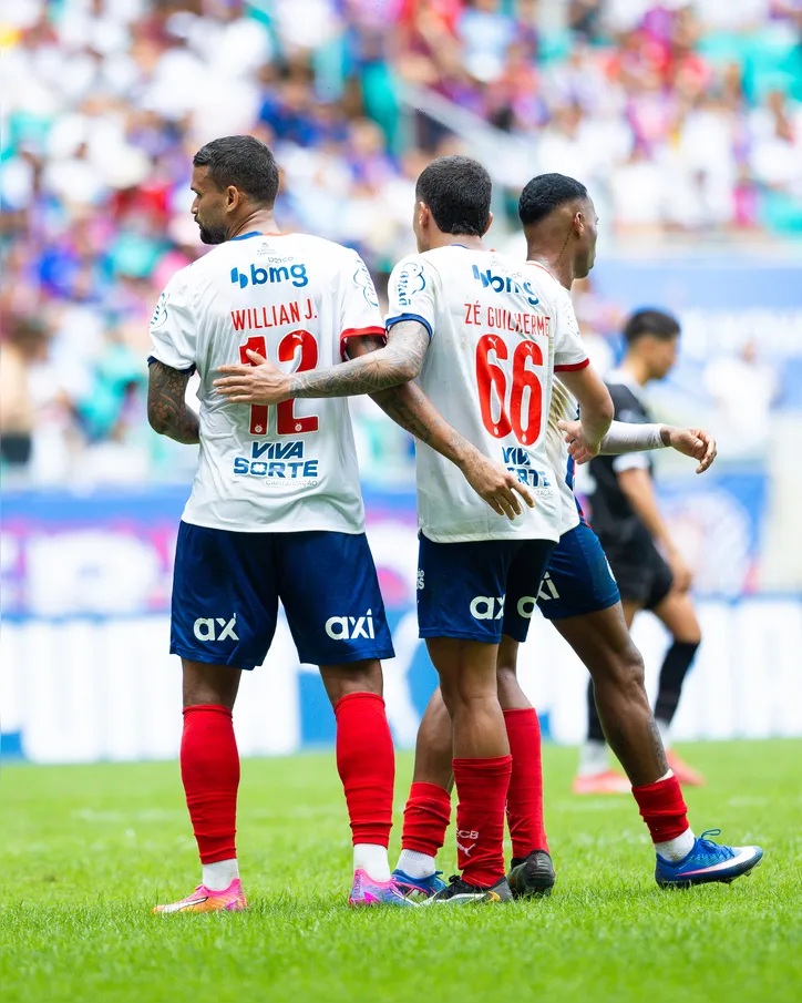 Willian José e Zé Guilherme foram titulares do Bahia neste sábado