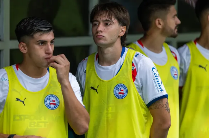 Román Gómez no banco de reservas do Bahia