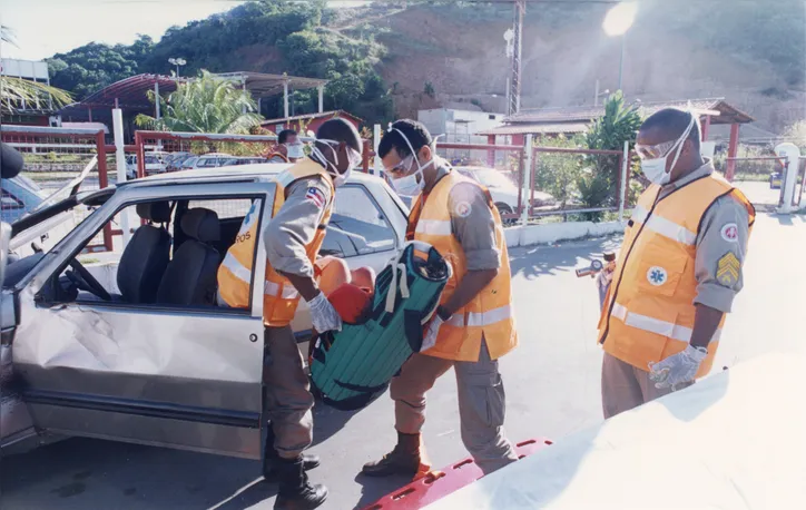 Equipe do Salvar do Corpo de Bombeiros atende ocorrência de acidente
