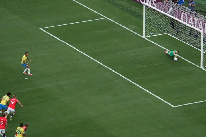 Goleiro da Noruega defende pênalti do Brasil