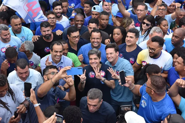 ACM Neto durante ato de campanha em Salvador