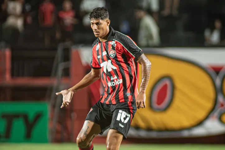 Zé Vitor pelo Vitória
