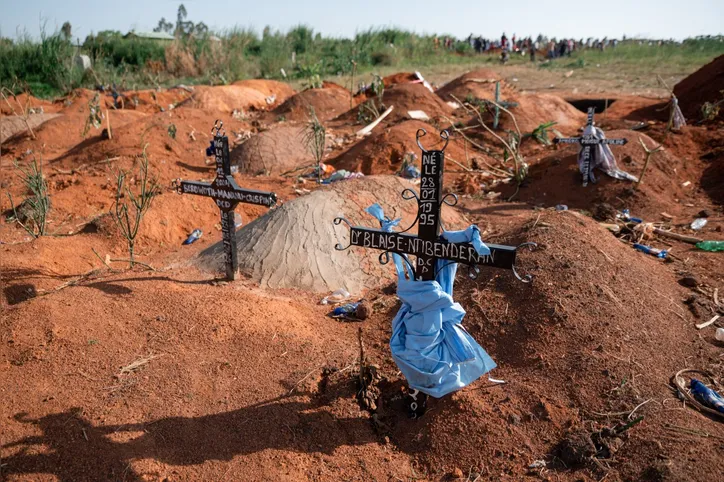 Vista geral do cemitério de Nyamurongo, localizado no bairro de Ndibakodu