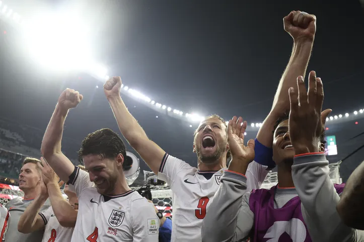 Inglaterra comemora classificação