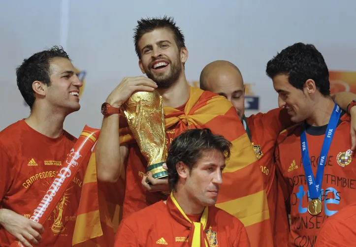 Piqué com a taça da Copa do Mundo