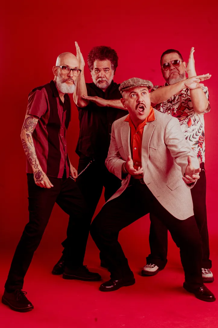 Imagem ilustrativa da imagem The Dead Billies sobre volta: "Renascemos num palco agora, como três coroas"