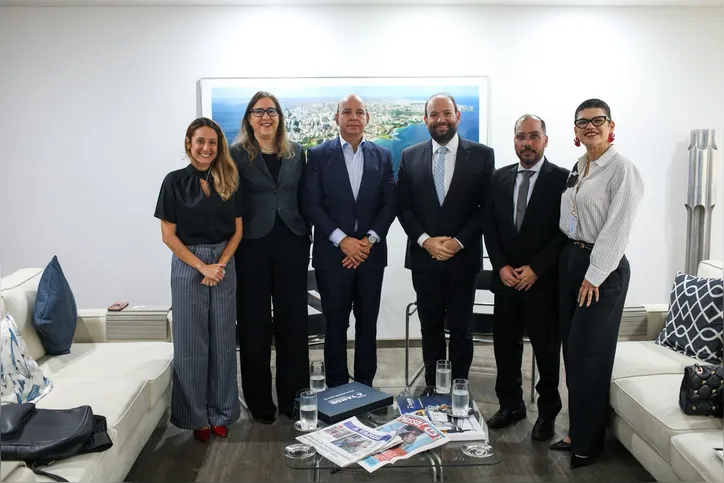 Presidente do TRE-BA foi recebido pelos diretores de Relações Institucionais, Luciano Neves; do Núcleo Digital, Caroline Góis; e de Conteúdos e Projetos Especiais, Mariana Carneiro