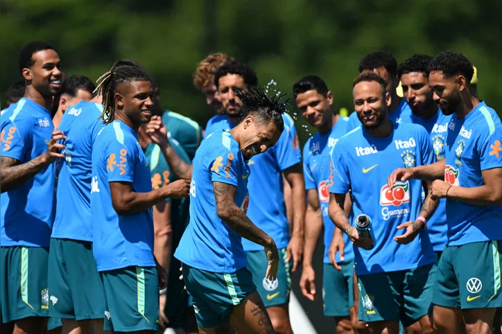 Treino da Seleção Brasileira e recepção de Raphinha feita pelos companheiros
