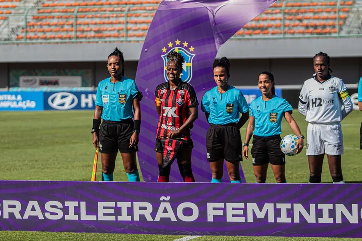 Kamila Santos chegou a ser capitã do Vitória