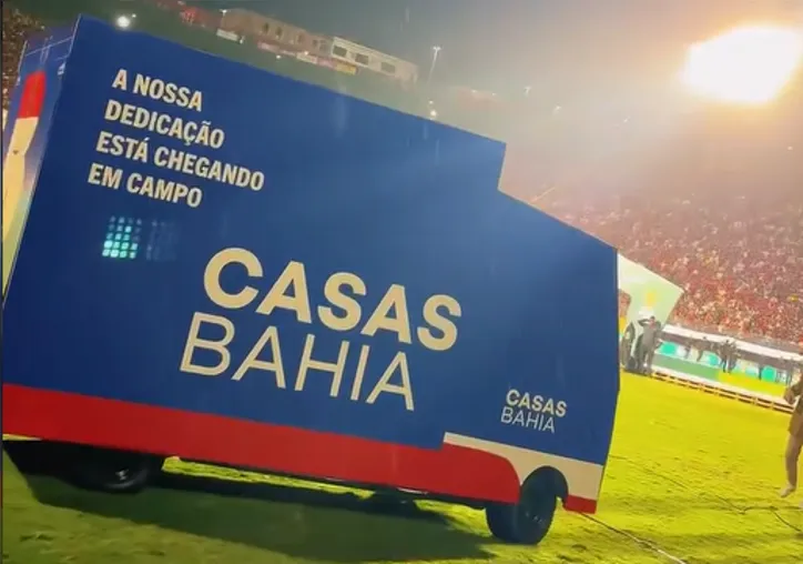 Carrinho envelopado com patrocínio da Casas Bahia