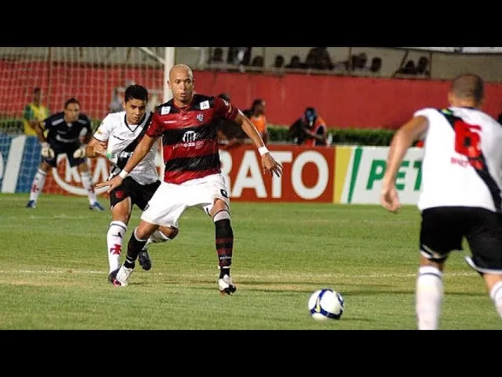 Júnior Diabo Loiro em Vitória 2x0 Vasco - Copa do Brasil 2010