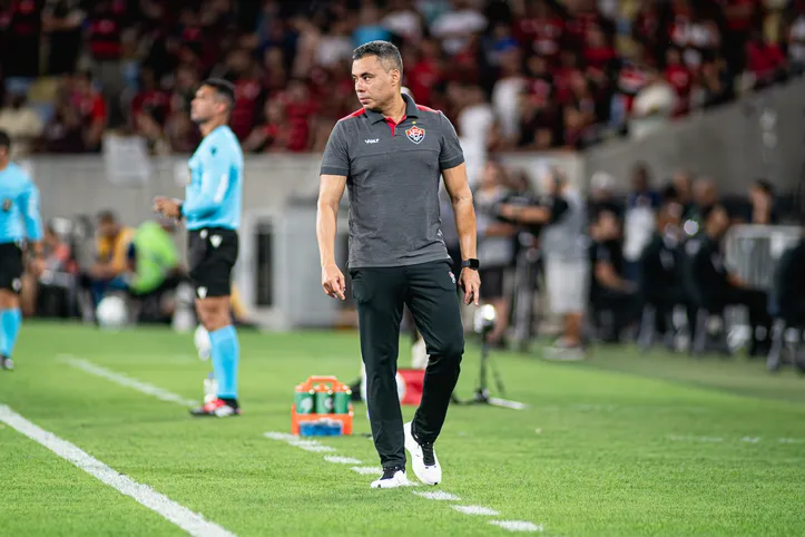 Jair Ventura, técnico do Vitória