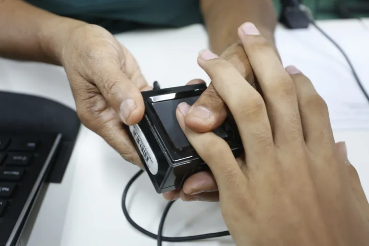 Imagem ilustrativa da imagem Voto jovem encolhe na Bahia em 2026: entenda o que está por trás da queda de 12,7%