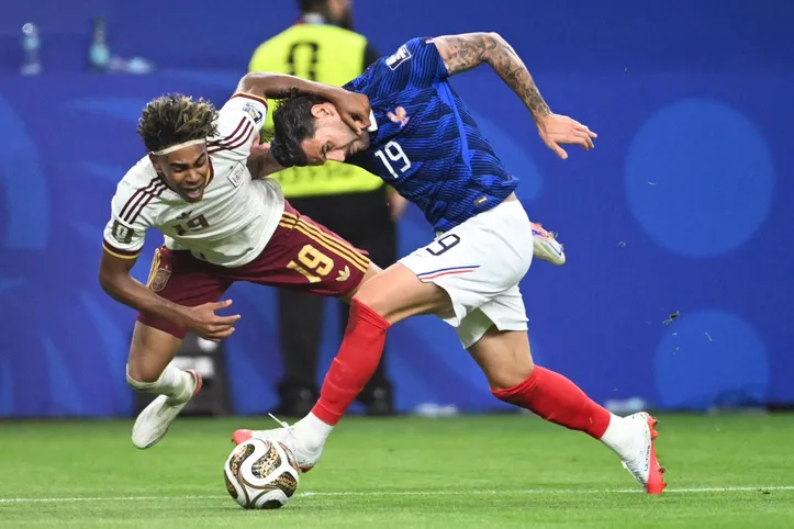 Yamal e Theo Hernandez na Copa