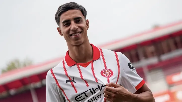 Vitor Reis, zagueiro do Manchester City, atuou pelo Girona na última temporada