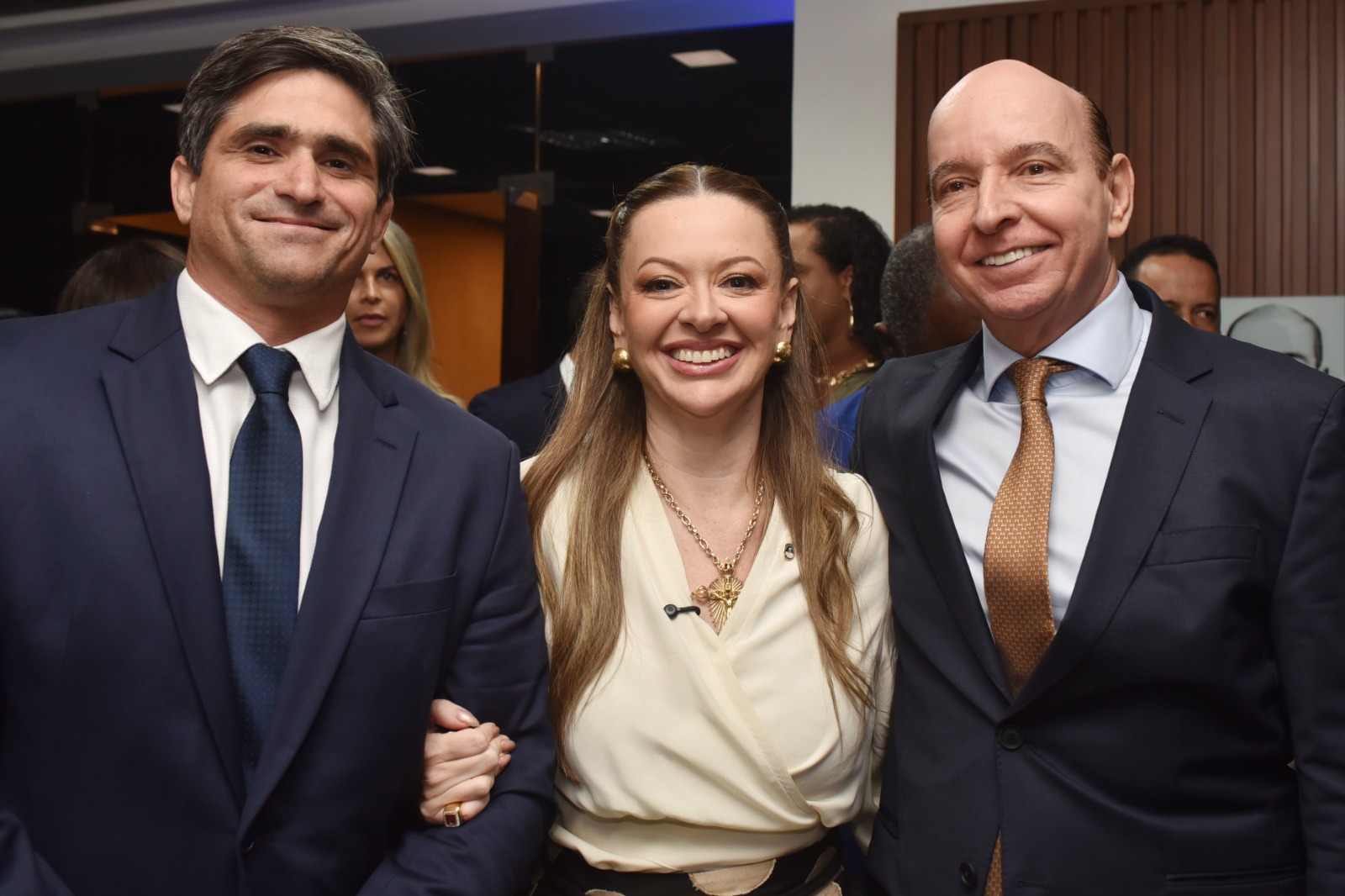 João de Mello Leitão, presidente do Grupo A Tarde, Isabela Suarez, presidente da ACB e Luciano Neves, diretor de relações institucionais do grupo A Tarde