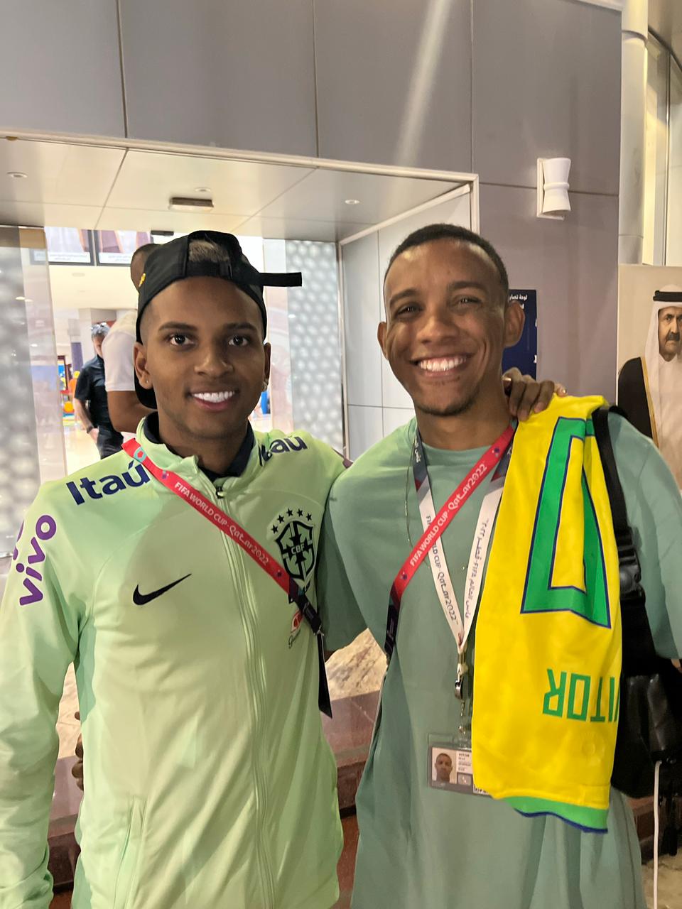 Vitor com Rodrygo, atacante da Seleção Brasileira