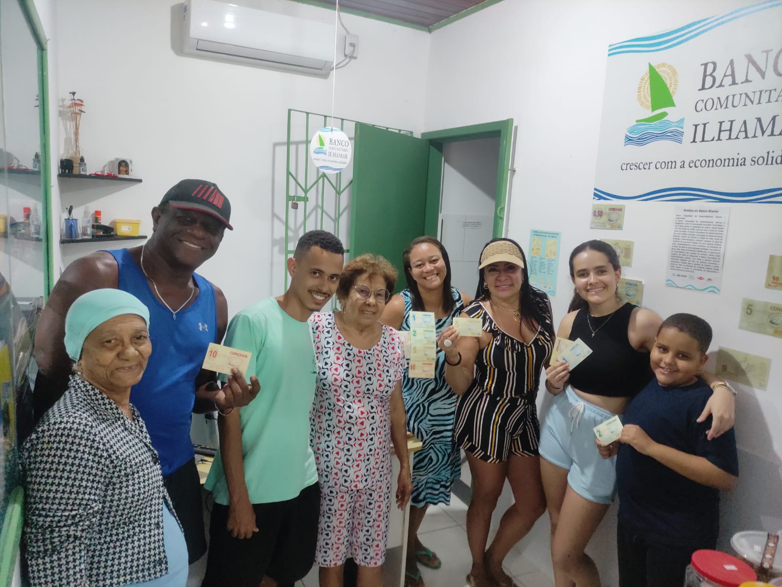 Banco Ilhamar e clientes com Conchas