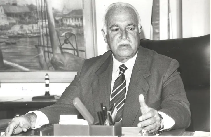 <h2>1990-1994</h2><p>Antônio Carlos Magalhães vence para o governo e inaugura nova era no Carlismo</p>