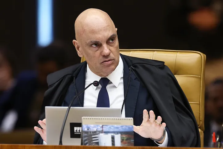 Alexandre de Moraes durante sessão plenária no STF