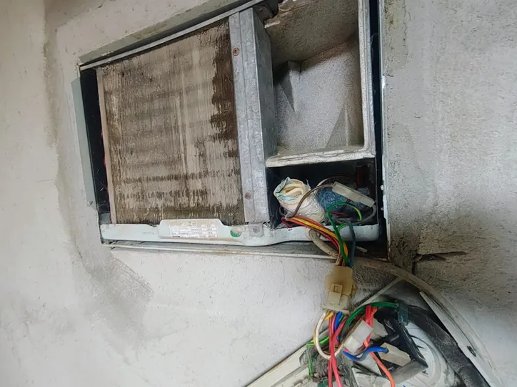 Dinheiro encontrado em ar-condicionado