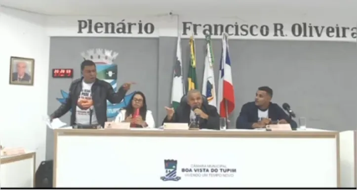 Imagem ilustrativa da imagem Vereadora da Bahia é vítima de violência após colega intimidá-la com dedo no rosto