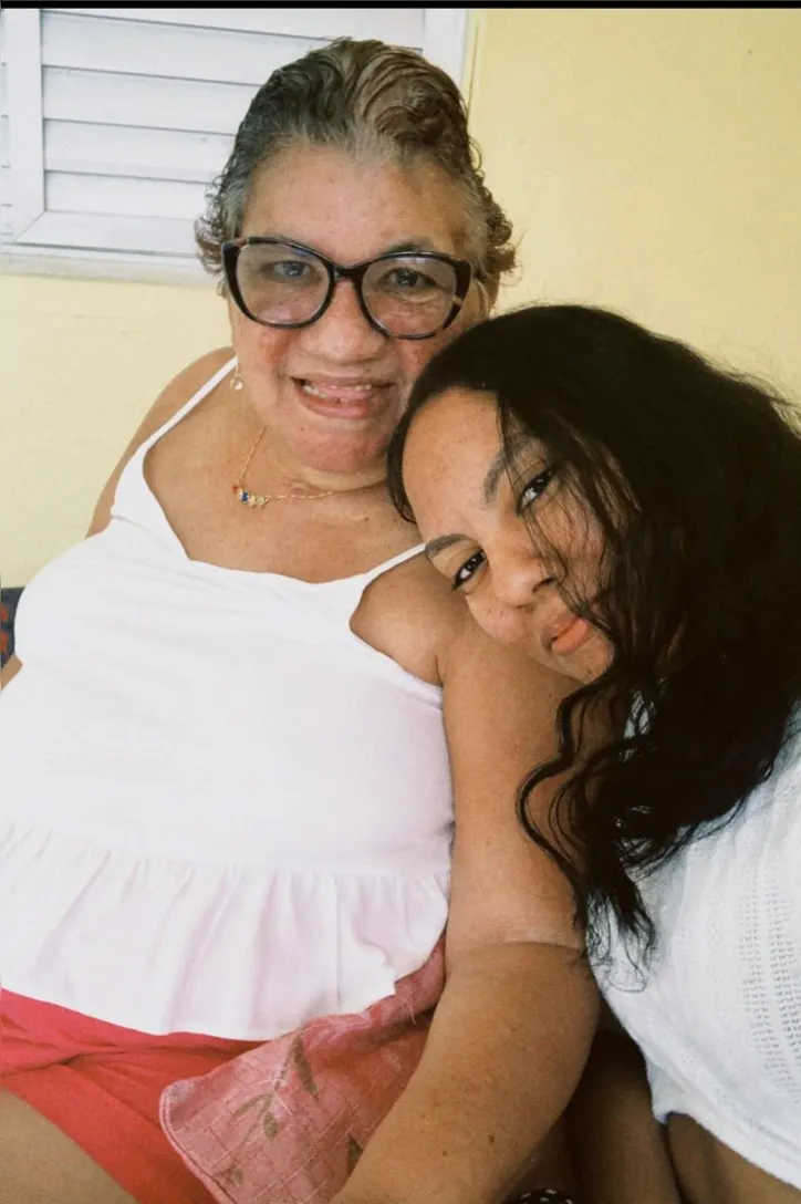 Dona Anete e a neta, Beatriz