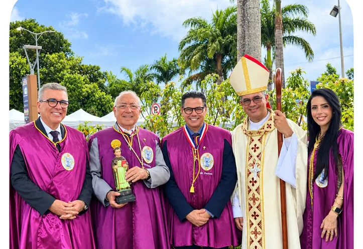 Augusto Correia Lima, Nelson José de Carvalho, Marcelo Sacramento, Dom Gilvan e Analuzia Moscoso, na celebração da fé na Colina Sagrada