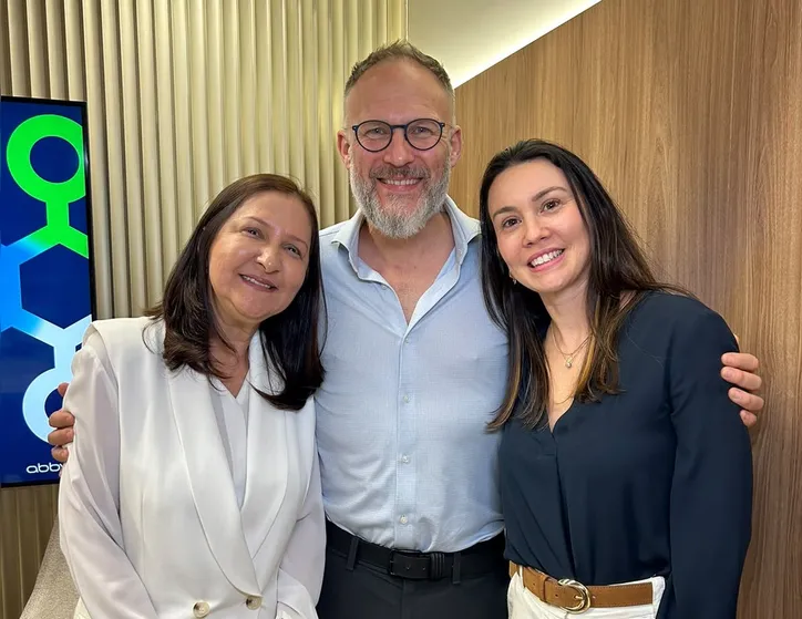 Genoile Santana, Charlie Lees e Vanessa Teixeira