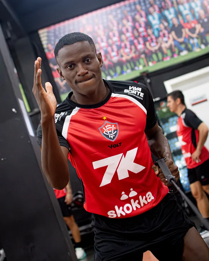 Anderson Pato em treino físico no CT Manoel Pontes Tanajura