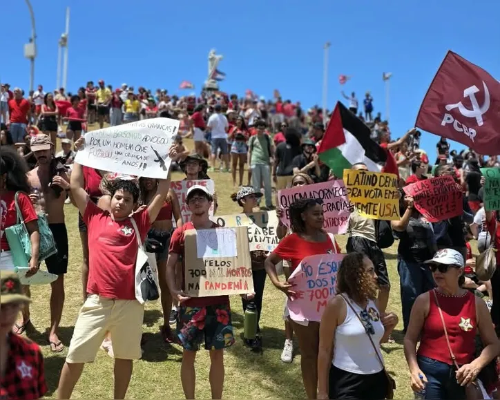 Imagem ilustrativa da imagem Ato em apoio a Lula reúne multidão na Barra nesta segunda-feira
