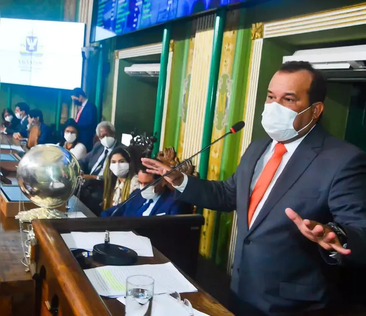 Geraldo Jr. (MDB) durante recondução ao cargo de presidente da CMS
