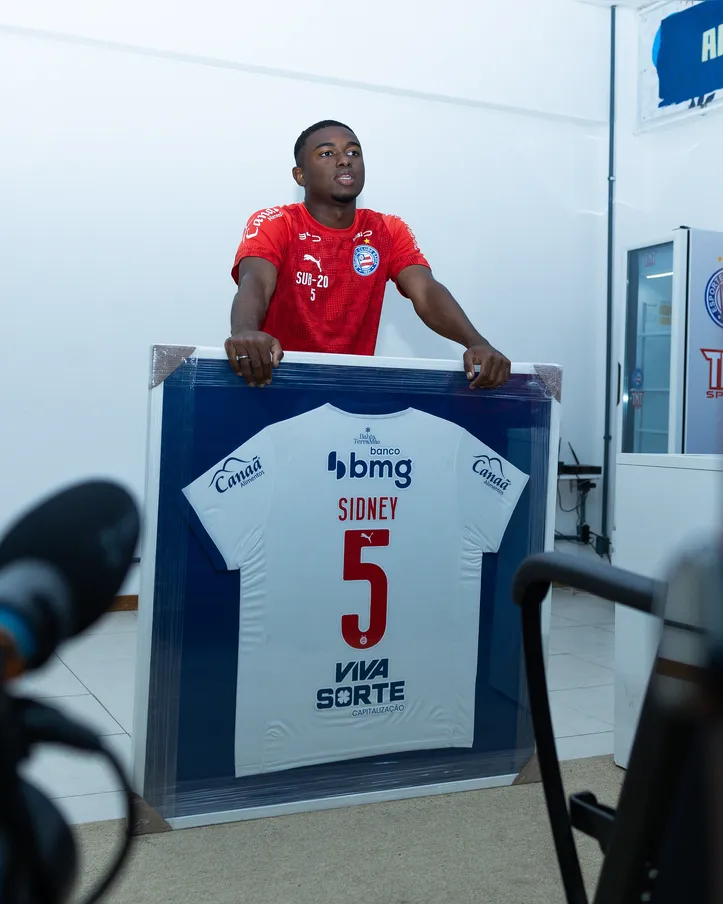 Capitão do Sub-20, Sidney recebeu homenagem especial após trajetória de sete anos nas categorias de base do Esquadrão