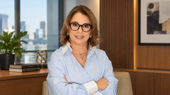 Simone Neri em temporada de atualização e conexões no cenário jurídico nacional