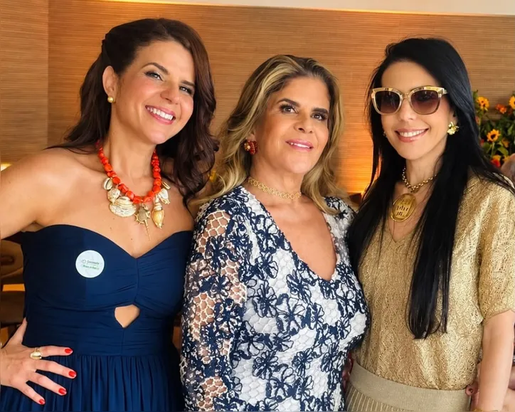 Fernanda e Fátima Leão com a médica Analuzia Moscoso