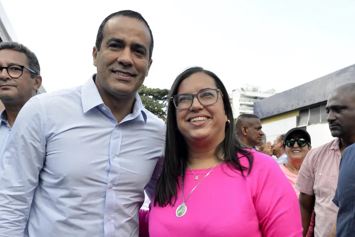 Bruno Reis (União Brasil) ao lado da vice-prefeita Ana Paula Matos (União)