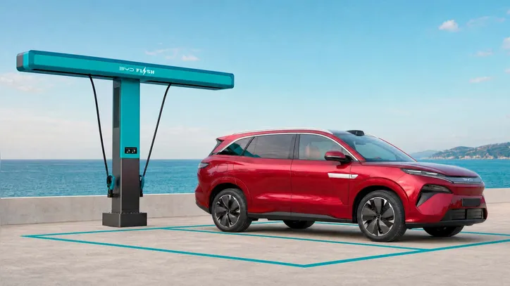 BYD Atto 8 EV