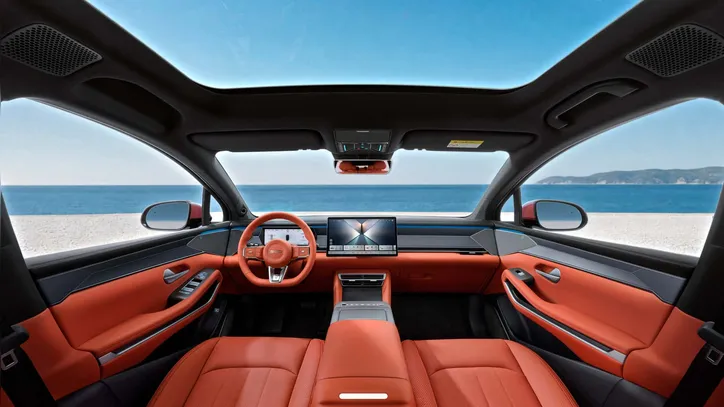Interior do BYD Atto 8 EV