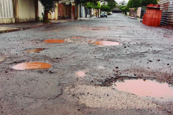Rua esburacada