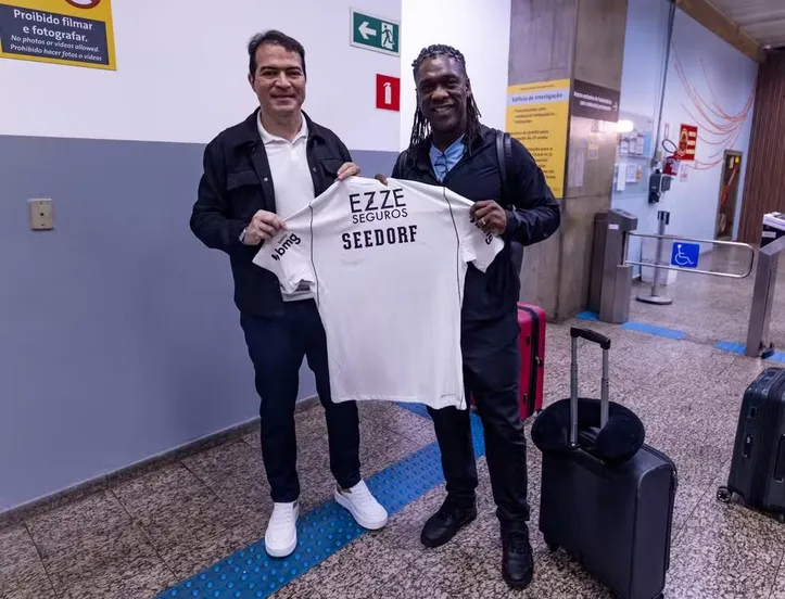 Seedorf chegando ao Brasil