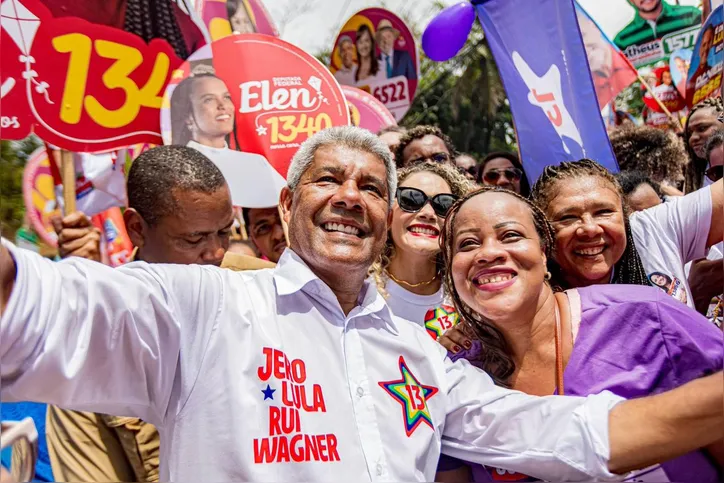 Jerônimo Rodrigues durante ato de campanha