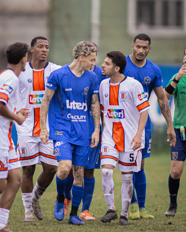 Chefin durante Paraty 0x4 Arouca - Série B2 do Cariocão
