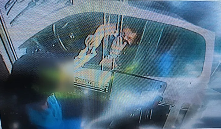 Homem suspeito de matar Binho Quilombo aparece dentro veículo na praça de pedágio