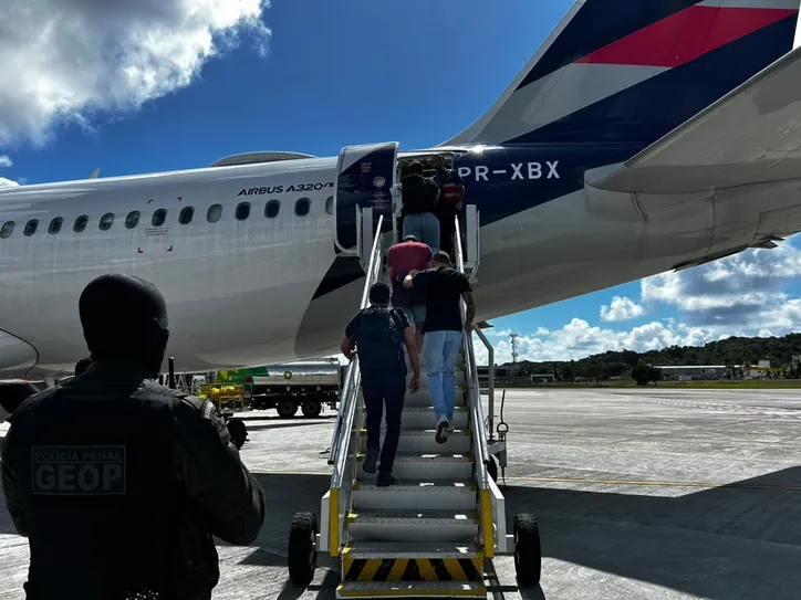 Imagem ilustrativa da imagem Cinco líderes de facções são transferidos da Bahia para presídios federais